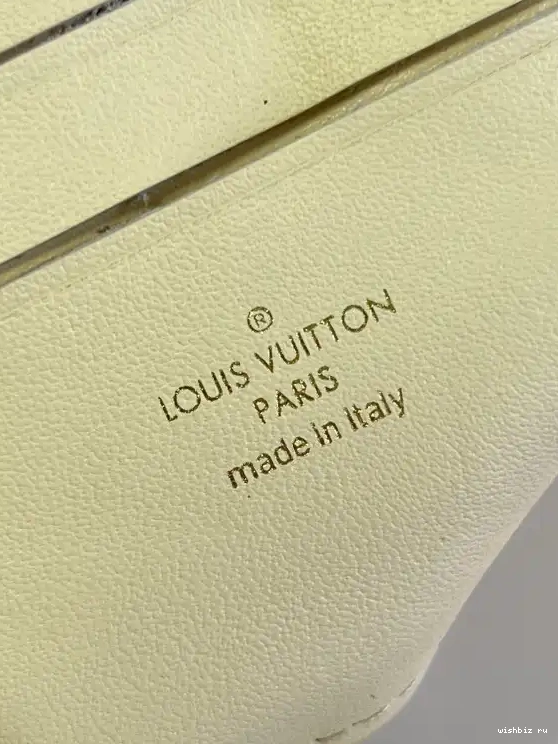 WIS BUBBLEGRAM ON VUITTON WALLET STRAP LOUIS 0423